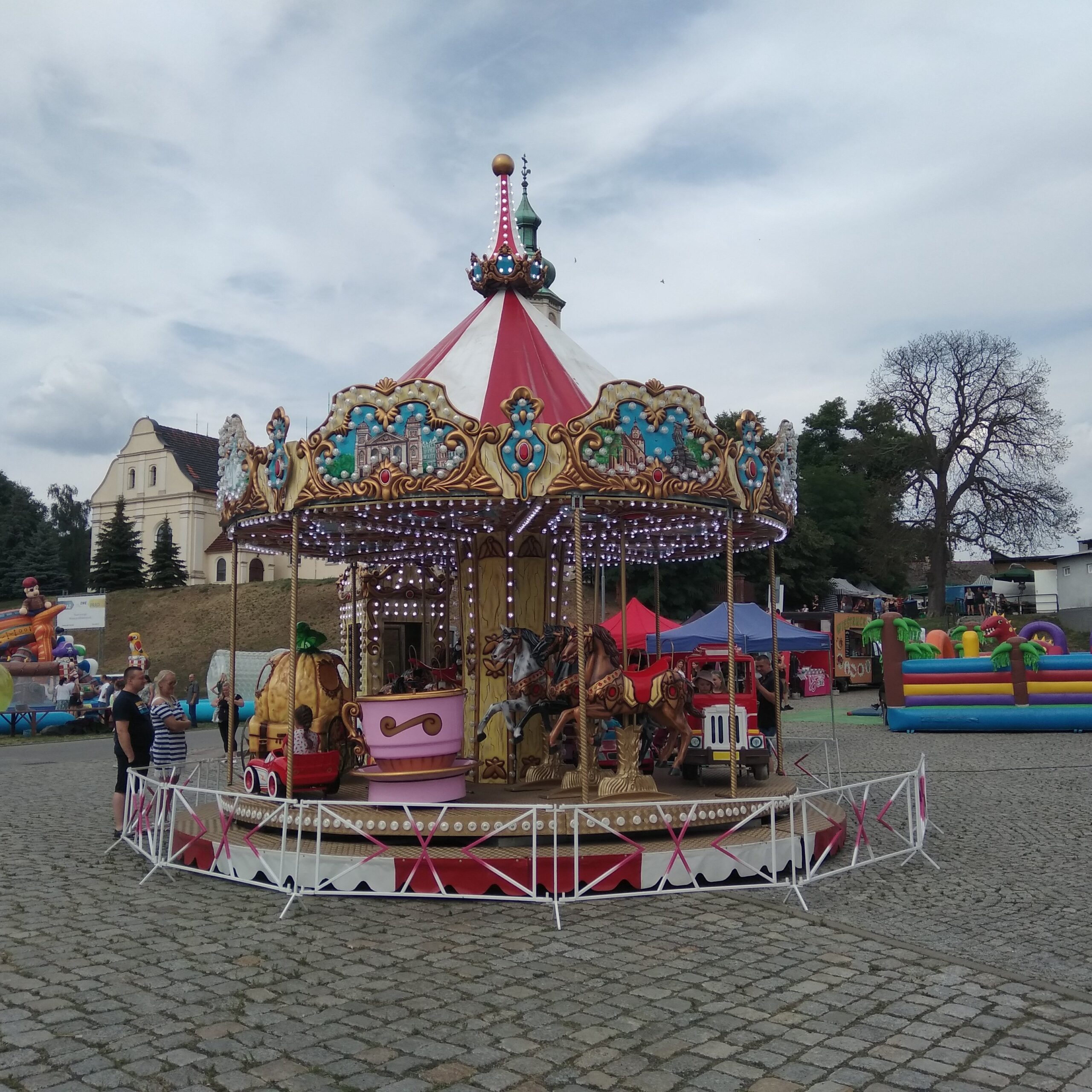 megaland carousel scaled Karuzela Megaland na wydarzeniu plenerowym