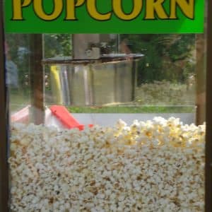 Automat popcornu MegaLand na festynie.
