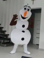 Kostium Olafa z filmu animowanego.